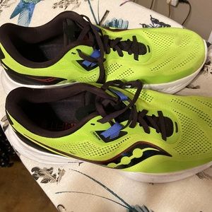 Mens saucony tennis shoes